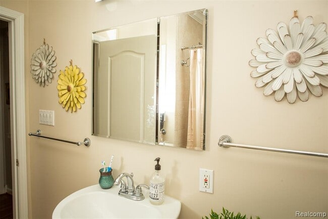 Building Photo - 1577 E Melton Rd