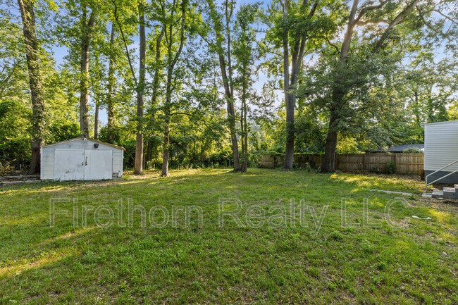 Building Photo - 2541 Rhodes Dr