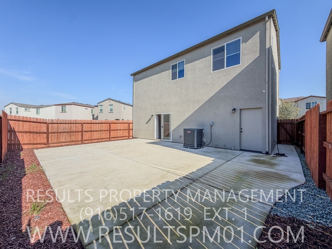 Building Photo - Stunning 4 Bedroom Home in Winding Meadow Village