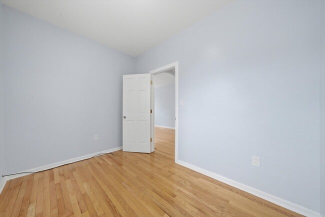 Building Photo - 2125 W 18th Pl