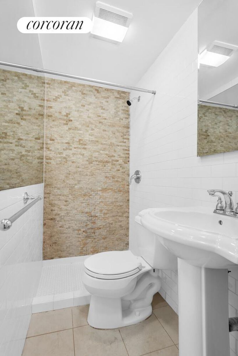 Building Photo - 22 W 90th St