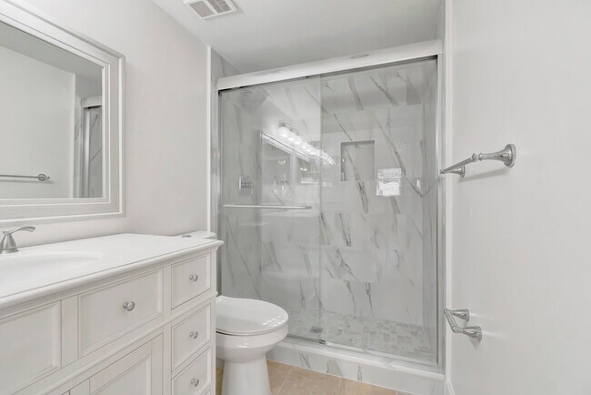 Building Photo - 15364 Lakes of Delray Blvd