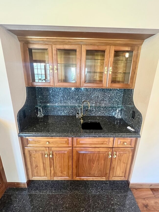 Building Photo - 1305 Manzano Way