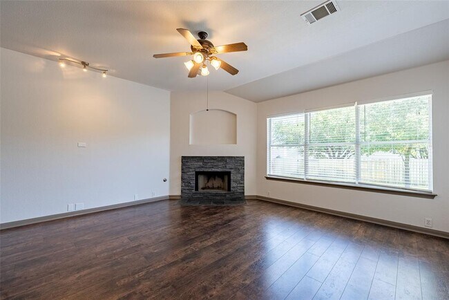 Building Photo - 605 Arrowood Pl