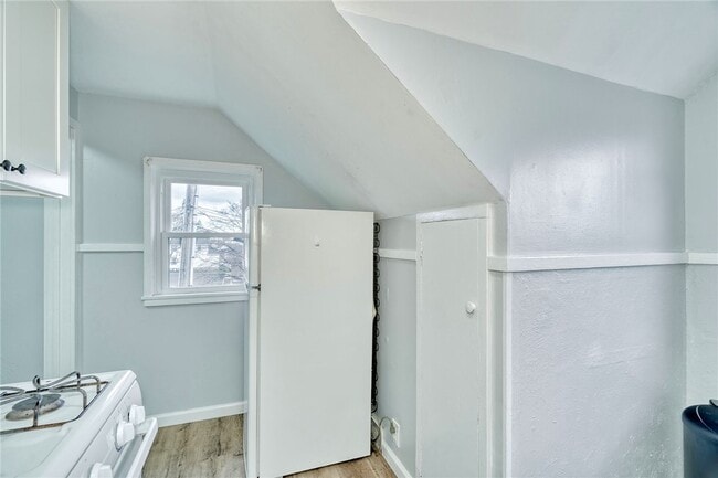 Building Photo - 1070 Gravel Rd