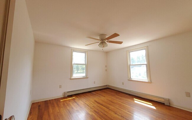 Building Photo - 351 Harriman Heights Rd