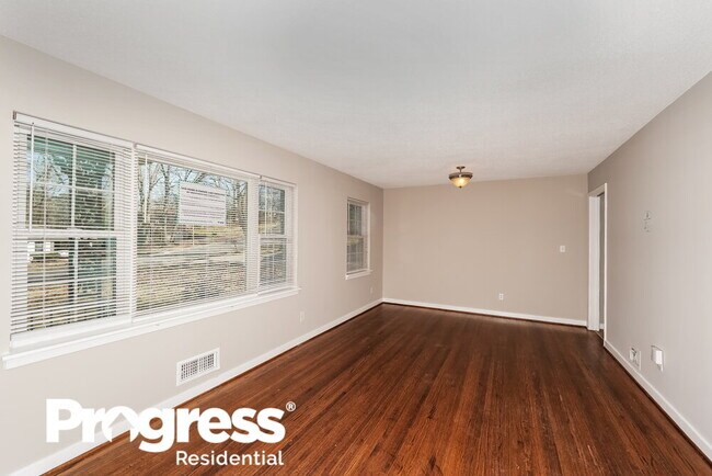 Building Photo - 313 28th Ave NW