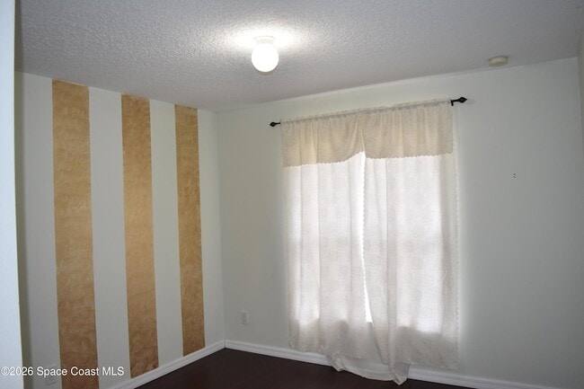 Building Photo - 2749 Freehold Ave SE