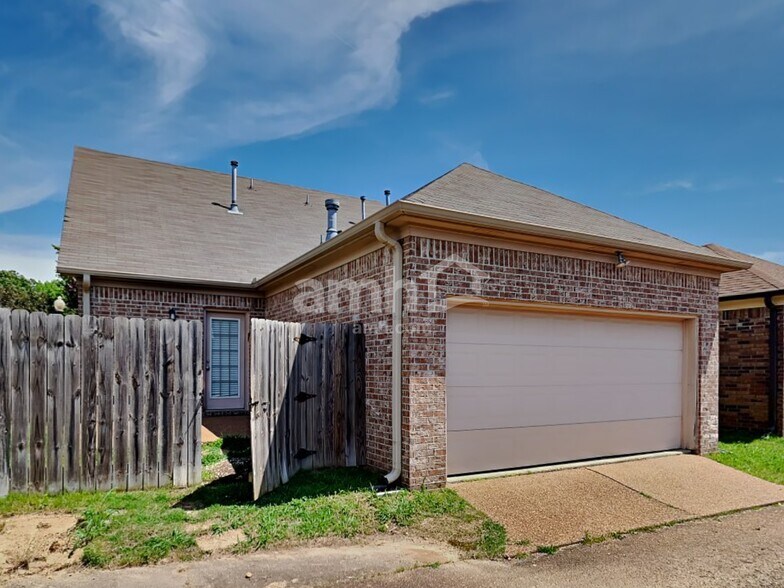 Building Photo - 10221 Eveninghill Dr