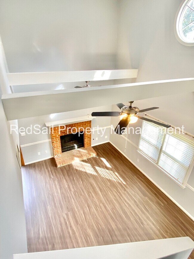 Building Photo - Yorktown Crossing Townhouse!!!