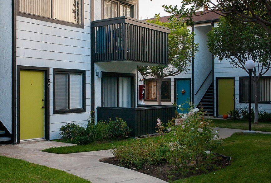 Eastside Costa Mesa, CA Apartment Finder