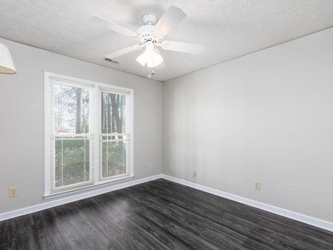 Building Photo - 753 Daphne Ln