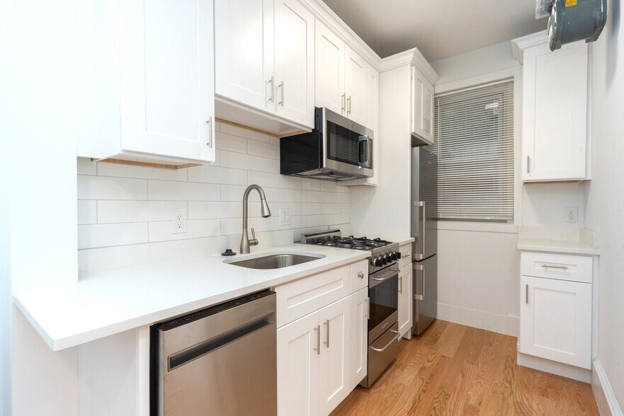 Building Photo - 89 Park Dr