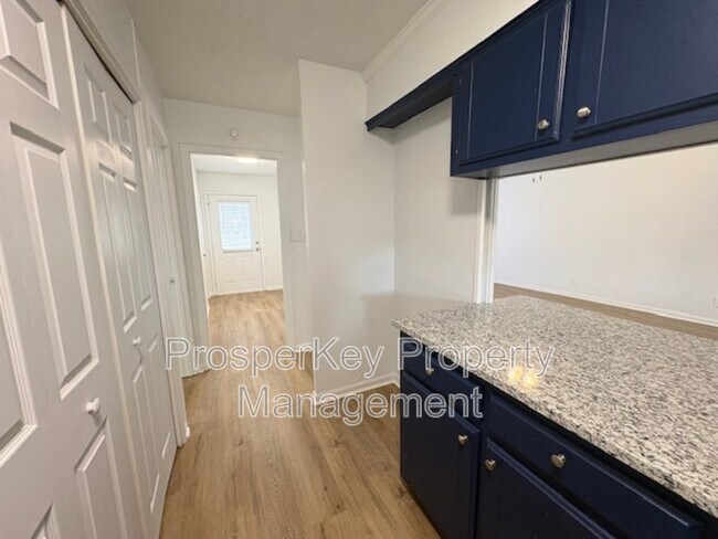 Building Photo - 3009 Montwood Ct