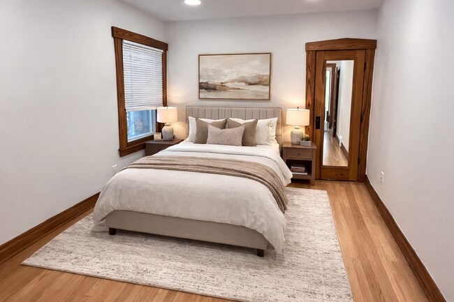 Building Photo - 5833 W Peterson Ave