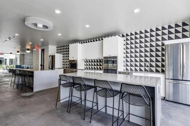 Building Photo - 800 Embassy Dr