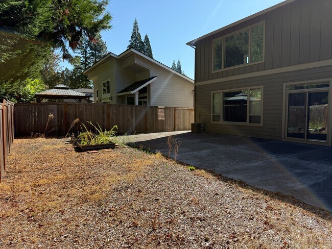 Building Photo - Single Family Home