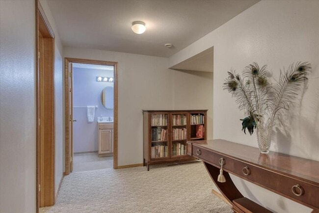 Building Photo - 311 S Calvin Ln