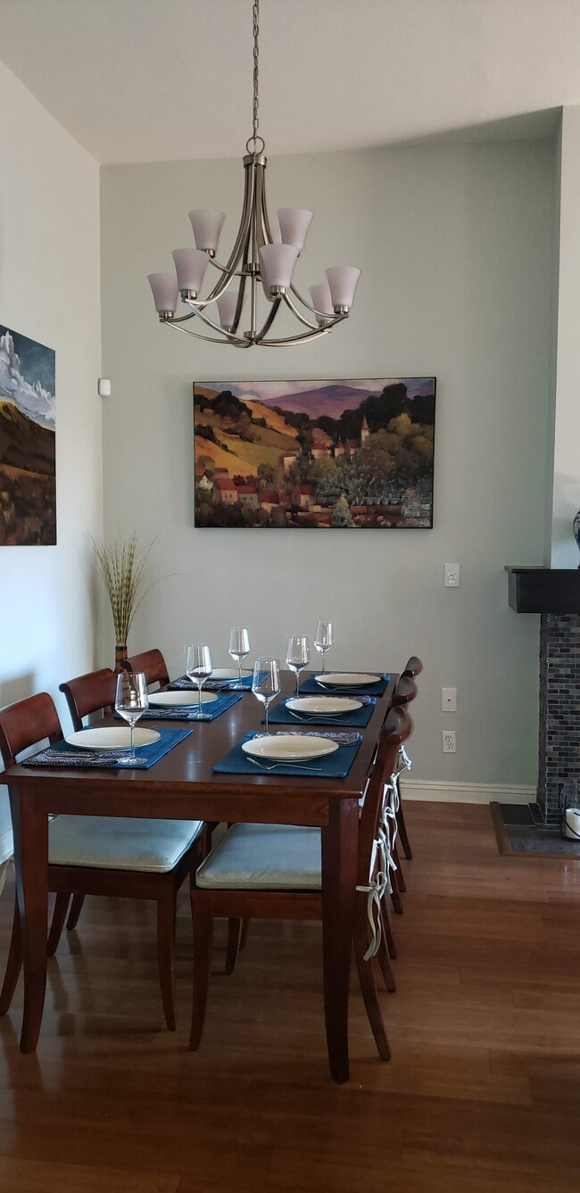 Building Photo - 224 S Marengo Ave