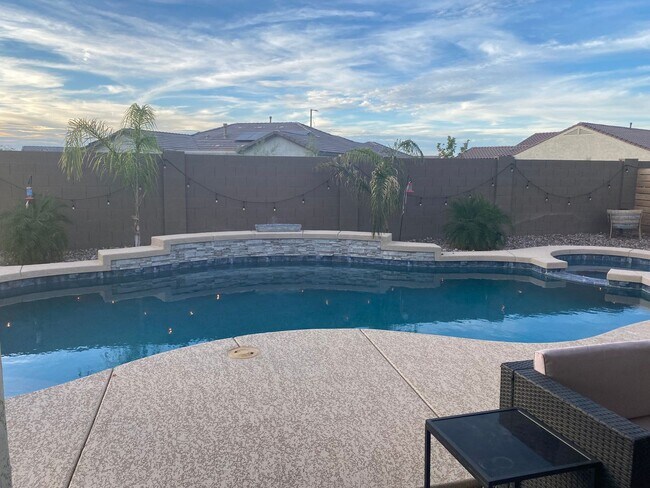 Building Photo - Fully furnished short term rental in Florence w/heated pool and spa