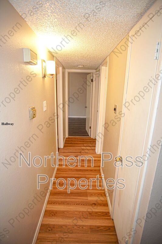 Building Photo - 8548 Arboleda Dr
