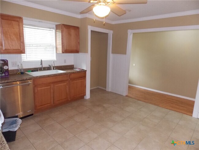 Building Photo - 1309 Azalea Ln
