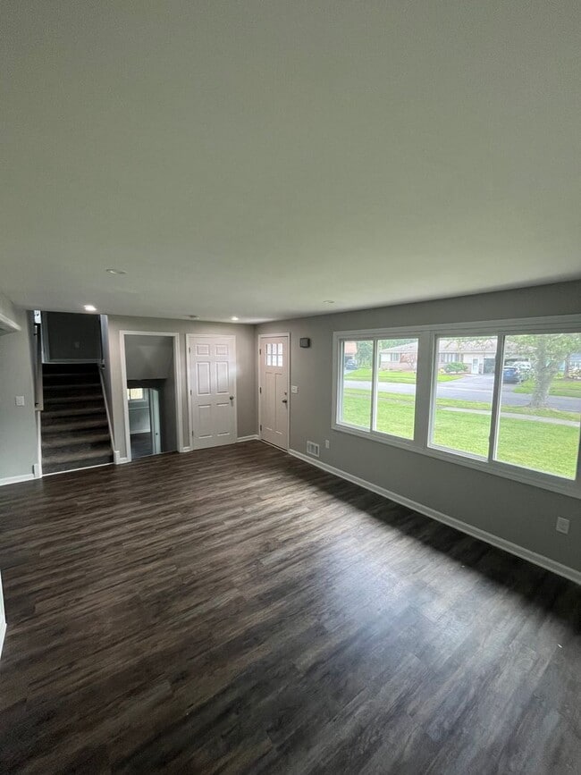 Building Photo - 41 Capri Dr
