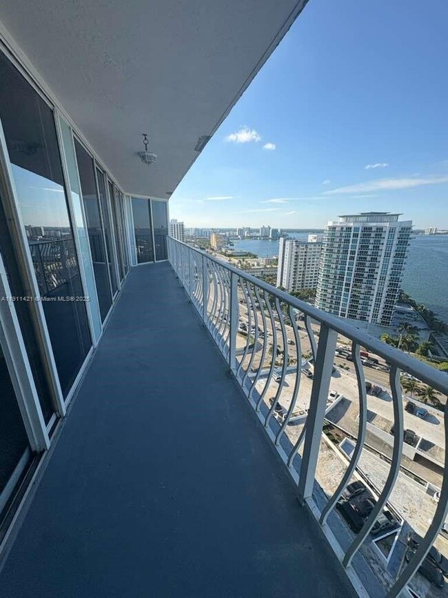 Building Photo - 7601 E Treasure Dr