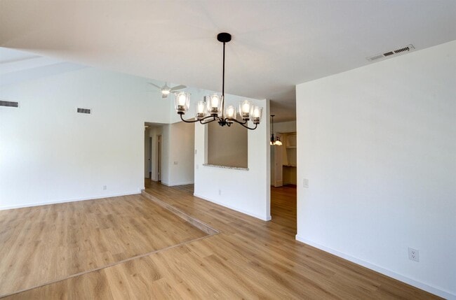 Building Photo - 1067 W Sierra Ave