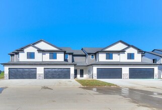 Building Photo - 6941 Holly Ct