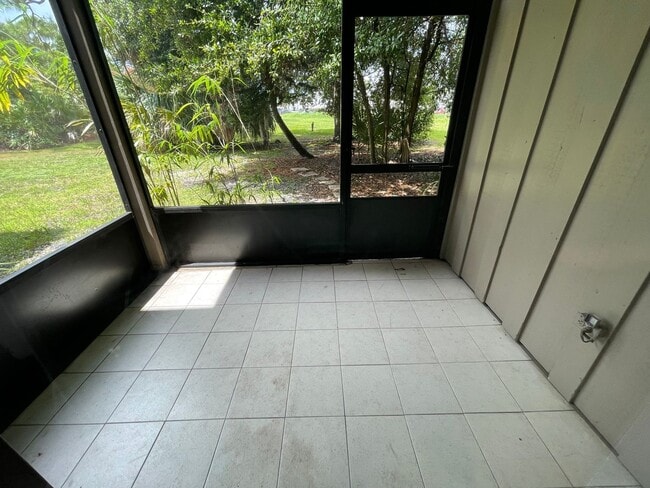 Building Photo - 3 Bed/2 Bath Condo in Windhover Condominiu...