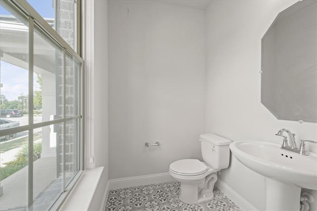 Building Photo - 1045 Thomas Pl