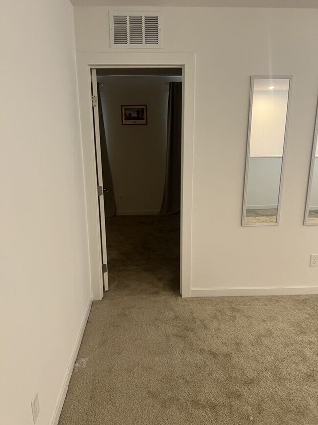 Building Photo - A Fabulous 2 Bedroom, 2 Bathroom townhome ...
