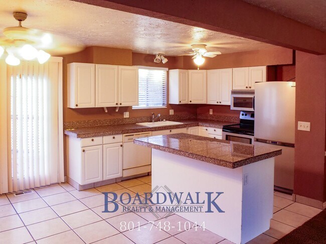 Building Photo - Spectacular home in Cottonwood Heights!