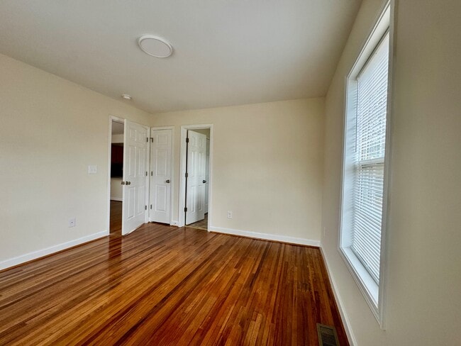 Building Photo - 513 N Elizabeth Ave