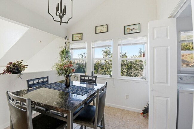 Building Photo - 9028 Burr St