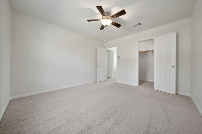 Building Photo - 305 Crooked Pine Court