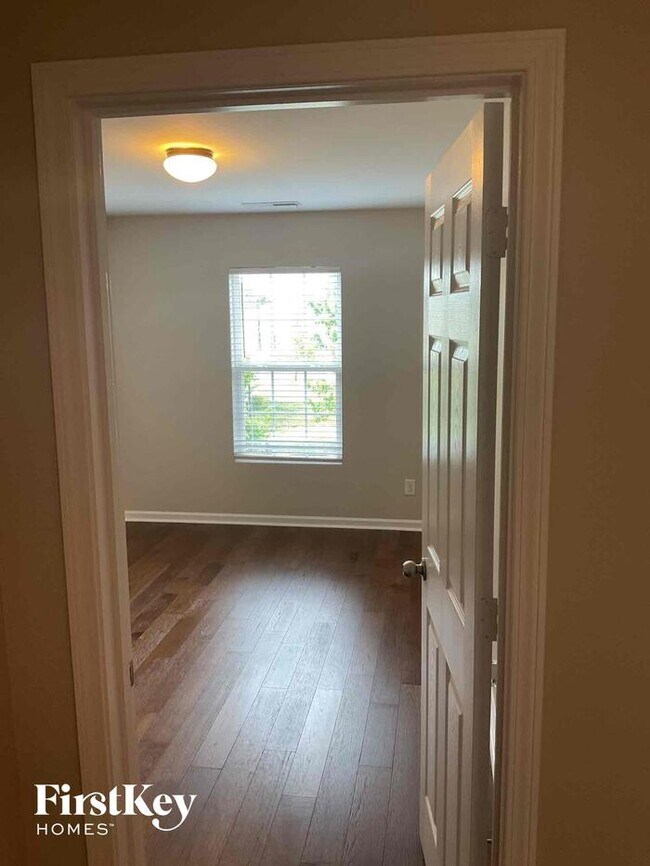 Building Photo - 10118 Green Grass Rd