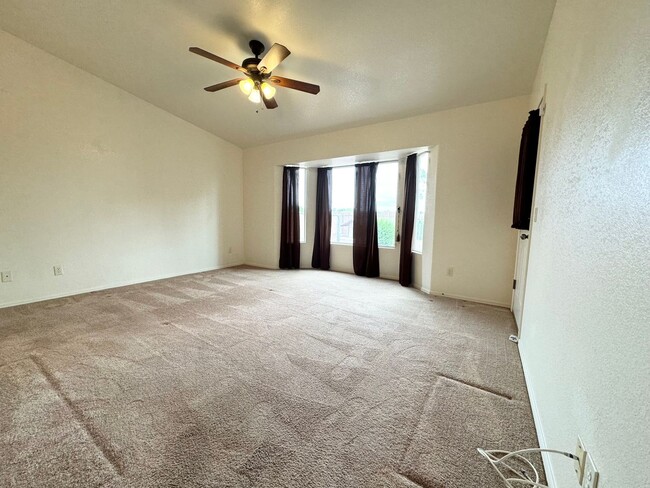 Building Photo - 4BR/2BA/2.5CG, 2057 sq.ft. rental with DOG...