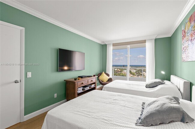 Building Photo - 21055 Yacht Club Dr