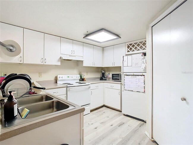 Building Photo - 114 Vista Verdi Cir