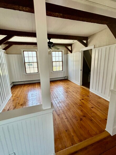 Building Photo - 146 Main St