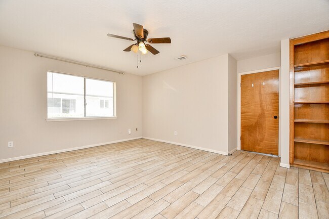 Building Photo - 2803 Green Fields Dr