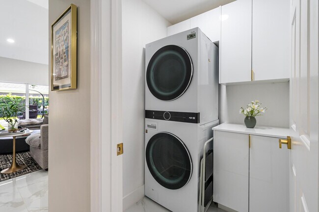 Building Photo - 154 Coventry Pl