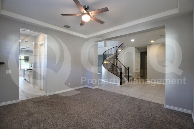 Building Photo - 4247 E Comstock Dr