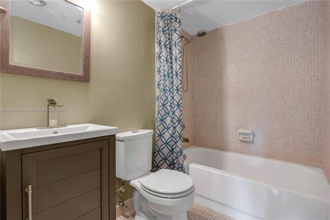 Building Photo - 4168 Inverrary Dr
