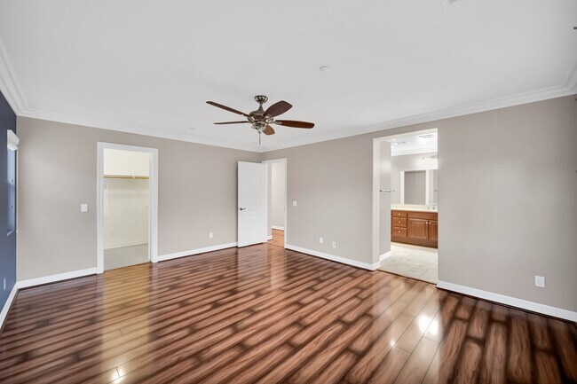 Building Photo - 10509 Hollingsworth Way