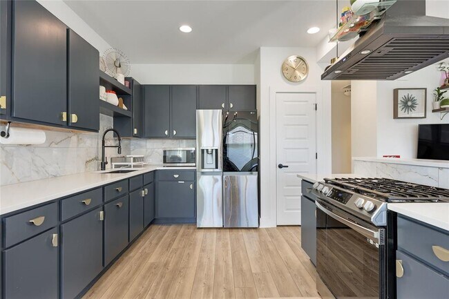 Building Photo - 6203 Principale Dr