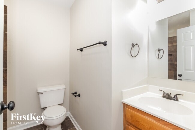 Building Photo - 6202 Suntrace Way