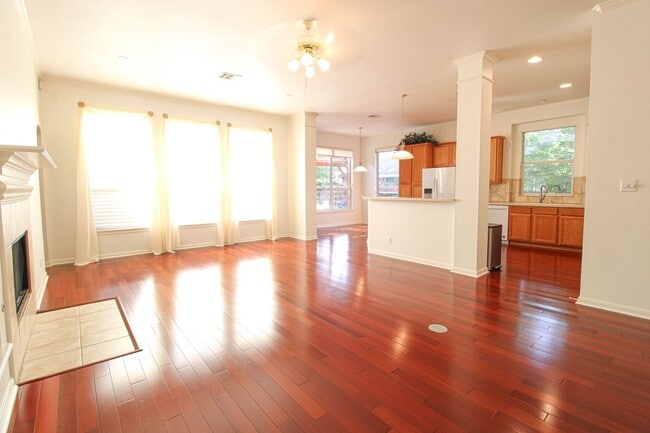 Building Photo - 121 Antler Cir